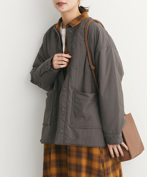 Green　Parks（グリーンパークス）の「シャツ薄中綿ブルゾン＊（ブルゾン・レディース・ブラック/アイボリー/チャコールグレー・FREE）」の3枚目の写真