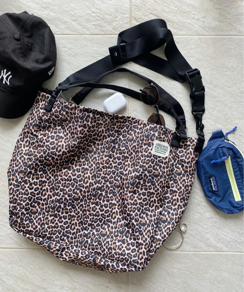 FREDRIK PACKERS(フレドリックパッカーズ)の「廃盤 FREDRIK PACKERS フレドリックパッカーズ / 1000D MISSION TOTE-M(トートバッグ・レディース・オリーブ/ブラック/ホワイト/ベージュ系その他/レオパード・ONESIZE)」の5枚目の写真