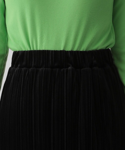 ブラック プリーツスカート 新しいタグ付き LOWRYS FARM（ローリーズファーム）の「ベロアプリーツタイトスカート