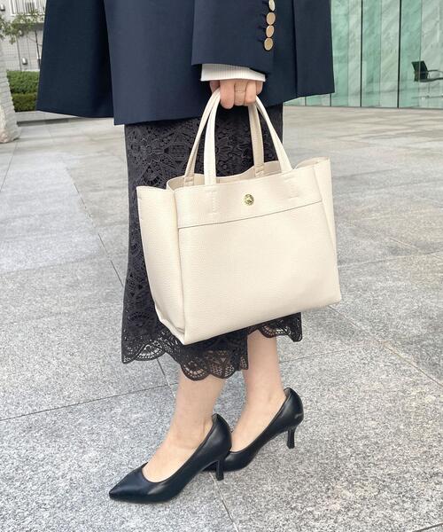 OPAQUE.CLIP（オペークドットクリップ）の「◆軽量フェイクレザーミドルトートバッグ【2way】（トートバッグ・レディース・グレー/オフホワイト/ベージュ/ブラック/イエロー・00）」の12枚目の写真