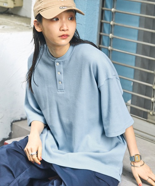 MONO-MART(モノマート)の「ビッグシルエット カラーリングワッフル ヘンリーネック半袖Tシャツ(Tシャツ/カットソー・レディース・オリーブ/サックスブルー/ブラック/グレー/オレンジ/ホワイト/ピンク/グリーン・S/M/L)」の6枚目の写真
