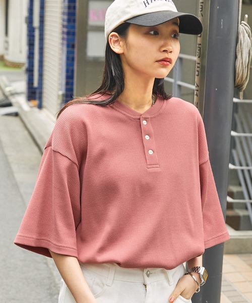 MONO-MART(モノマート)の「ビッグシルエット カラーリングワッフル ヘンリーネック半袖Tシャツ(Tシャツ/カットソー・レディース・オリーブ/サックスブルー/ブラック/グレー/オレンジ/ホワイト/ピンク/グリーン・S/M/L)」の7枚目の写真