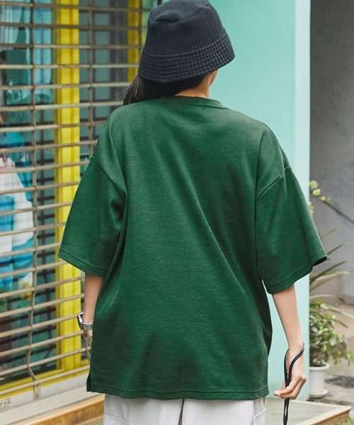 MONO-MART(モノマート)の「ビッグシルエット カラーリングワッフル ヘンリーネック半袖Tシャツ(Tシャツ/カットソー・レディース・オリーブ/サックスブルー/ブラック/グレー/オレンジ/ホワイト/ピンク/グリーン・S/M/L)」の13枚目の写真
