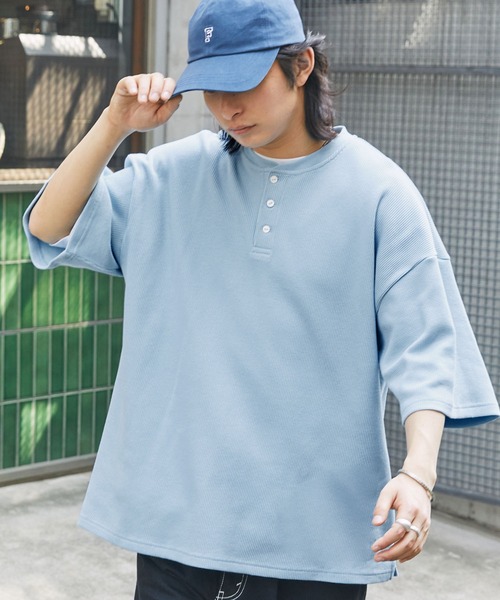 MONO-MART(モノマート)の「ビッグシルエット カラーリングワッフル ヘンリーネック半袖Tシャツ(Tシャツ/カットソー・レディース・オリーブ/サックスブルー/ブラック/グレー/オレンジ/ホワイト/ピンク/グリーン・S/M/L)」の16枚目の写真