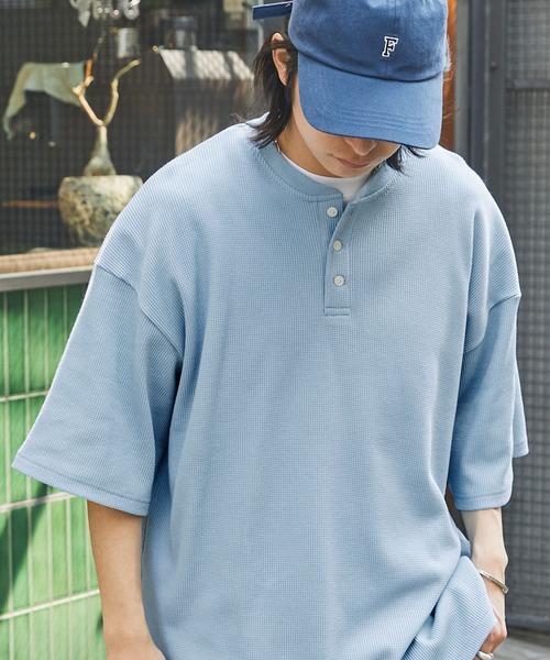 MONO-MART(モノマート)の「ビッグシルエット カラーリングワッフル ヘンリーネック半袖Tシャツ(Tシャツ/カットソー・レディース・オリーブ/サックスブルー/ブラック/グレー/オレンジ/ホワイト/ピンク/グリーン・S/M/L)」の18枚目の写真