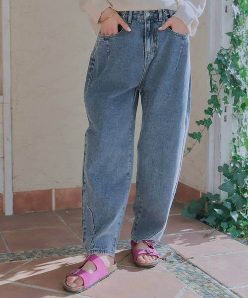 manana suerte（マニャーナスエルテ）の「サイズ展開あり　カーブシルエットルーズデニムパンツ（デニムパンツ・レディース・ブルー・MEDIUM/LARGE）」の14枚目の写真