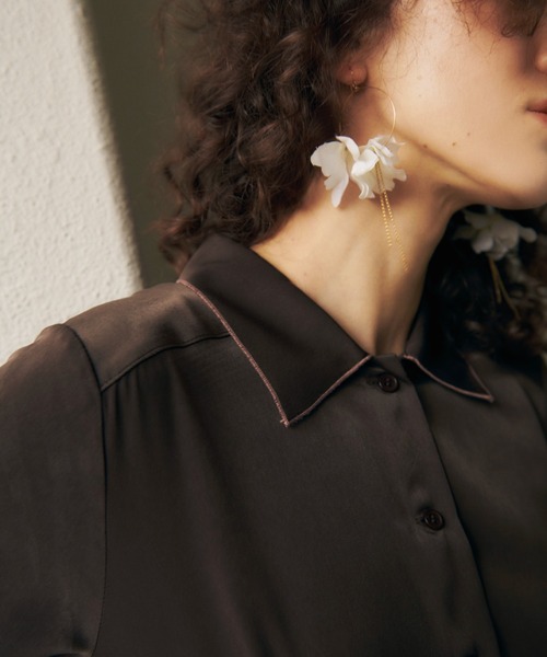 OPULENCE（オーピュレンス）の「マットサテンジャンプスーツ（つなぎ/オールインワン・レディース・カーキ・FREE）」の2枚目の写真