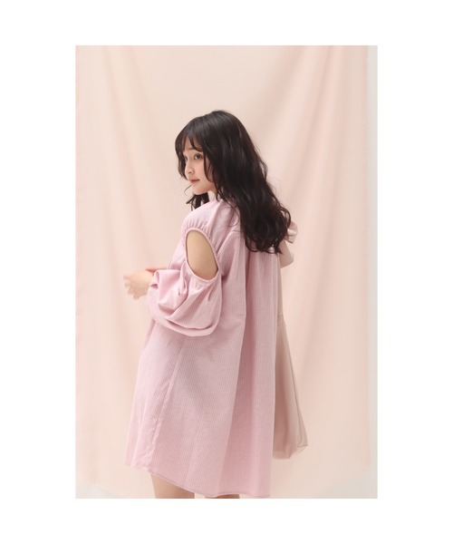 muguet(ミュゲ)の「open shoulder shirt onepiece(シャツワンピース・レディース・ピンク/ストライプ・FREE)」の4枚目の写真