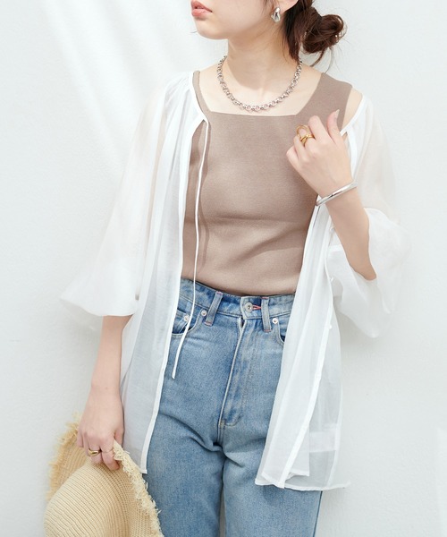 natural couture（ナチュラルクチュール）の「スクエアニットタンク（キャミソール・レディース・ブラック/グレイッシュベージュ/オフホワイト/ブルー・FREE）」の15枚目の写真