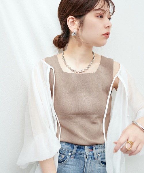 natural couture（ナチュラルクチュール）の「スクエアニットタンク（キャミソール・レディース・ブラック/グレイッシュベージュ/オフホワイト/ブルー・FREE）」の14枚目の写真