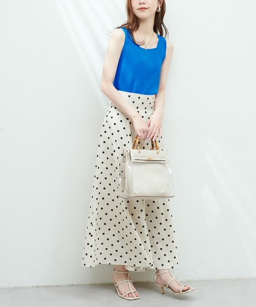 natural couture（ナチュラルクチュール）の「スクエアニットタンク（キャミソール・レディース・ブラック/グレイッシュベージュ/オフホワイト/ブルー・FREE）」の21枚目の写真