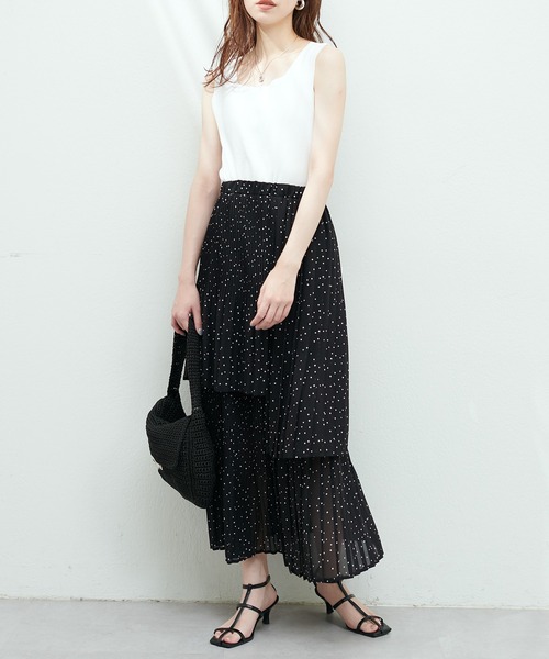 natural couture（ナチュラルクチュール）の「スクエアニットタンク（キャミソール・レディース・ブラック/グレイッシュベージュ/オフホワイト/ブルー・FREE）」の8枚目の写真