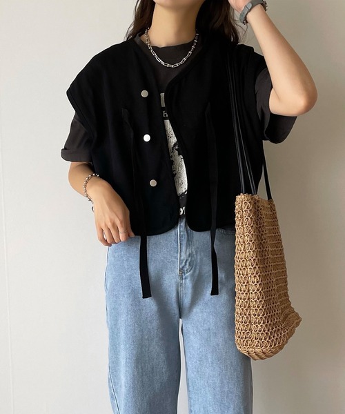 junoah(ジュノア)の「ドロップショルダーリボンショートべスト(ベスト・レディース・ブラック/ナチュラル/カーキ・MEDIUM/LARGE)」の6枚目の写真