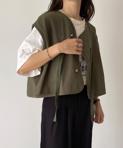 junoah(ジュノア)の「ドロップショルダーリボンショートべスト(ベスト・レディース・ブラック/ナチュラル/カーキ・MEDIUM/LARGE)」の11枚目の写真