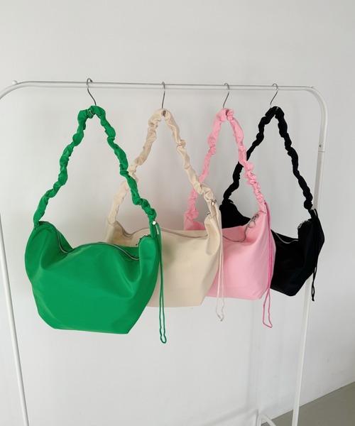 CLEA（クレア）の「ナイロンドローコードショルダーバッグ（ショルダーバッグ・レディース・アイボリー/ピンク/ブラック/グリーン・FREE）」の2枚目の写真