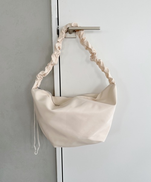 CLEA（クレア）の「ナイロンドローコードショルダーバッグ（ショルダーバッグ・レディース・アイボリー/ピンク/ブラック/グリーン・FREE）」の5枚目の写真