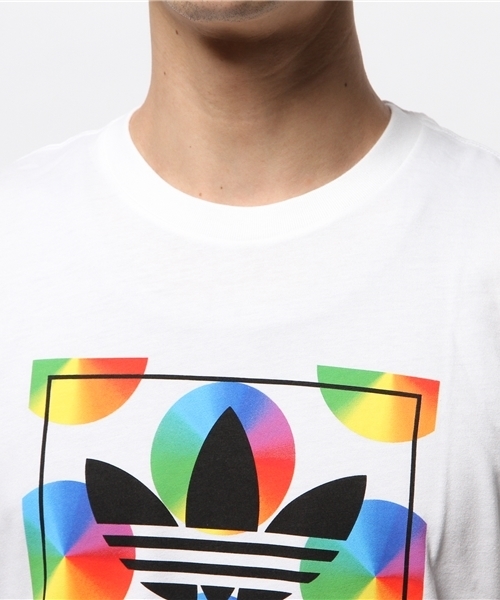adidas（アディダス）の「オリジナルス　Tシャツ[MULTI COLOR TEE]（Tシャツ/カットソー・メンズ・ホワイト/ネイビー・XX-LARGE/X-SMALL/LARGE/XXX-LARGE/SMALL/MEDIUM/X-LARGE）」の11枚目の写真
