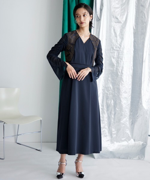 Callarus（カラルス）の「【販売終了】〔Callarus〕【結婚式・お呼ばれ・パーティー・オケージョンドレス】ジャガード切替袖シャーリングデザインワンピースドレス｜大きいサイズ有（ドレス・レディース・ブラック系/ネイビー系・M/LL/L/3L/4L/5L）」の4枚目の写真
