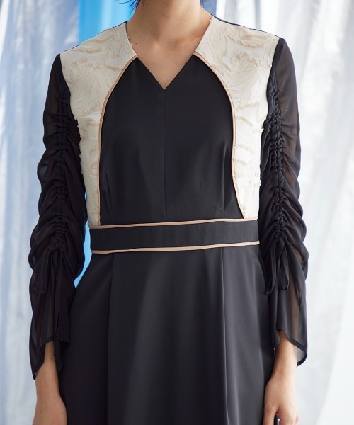 Callarus（カラルス）の「【販売終了】〔Callarus〕【結婚式・お呼ばれ・パーティー・オケージョンドレス】ジャガード切替袖シャーリングデザインワンピースドレス｜大きいサイズ有（ドレス・レディース・ブラック系/ネイビー系・M/LL/L/3L/4L/5L）」の11枚目の写真