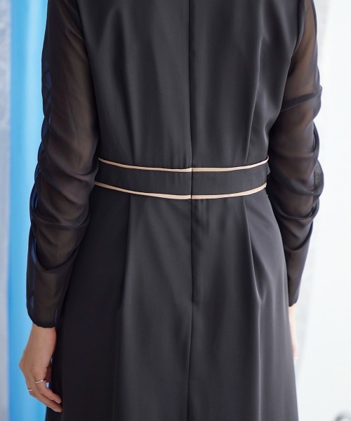 Callarus（カラルス）の「【販売終了】〔Callarus〕【結婚式・お呼ばれ・パーティー・オケージョンドレス】ジャガード切替袖シャーリングデザインワンピースドレス｜大きいサイズ有（ドレス・レディース・ブラック系/ネイビー系・M/LL/L/3L/4L/5L）」の13枚目の写真