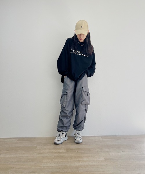 ISOOK(アイスー)の「【ISOOK / アイスー】ルーズカーゴパンツ / ドローコードパンツ パラシュートパンツ ZOZOTOWN限定(カーゴパンツ・レディース・バーガンディー/チャコールグレー・FREE)」の5枚目の写真