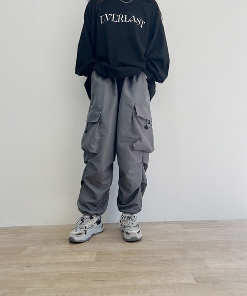 ISOOK(アイスー)の「【ISOOK / アイスー】ルーズカーゴパンツ / ドローコードパンツ パラシュートパンツ ZOZOTOWN限定(カーゴパンツ・レディース・バーガンディー/チャコールグレー・FREE)」の21枚目の写真