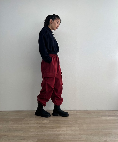 ISOOK(アイスー)の「【ISOOK / アイスー】ルーズカーゴパンツ / ドローコードパンツ パラシュートパンツ ZOZOTOWN限定(カーゴパンツ・レディース・バーガンディー/チャコールグレー・FREE)」の22枚目の写真