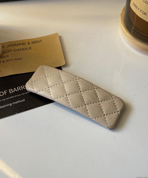 TONE SELECT GOODS（トーンセレクトグッズ）の「pur chouchou/合成皮革キルティングヘアピン P4105（ヘアピン・レディース・ブラック/ベージュ・FREE）」の3枚目の写真