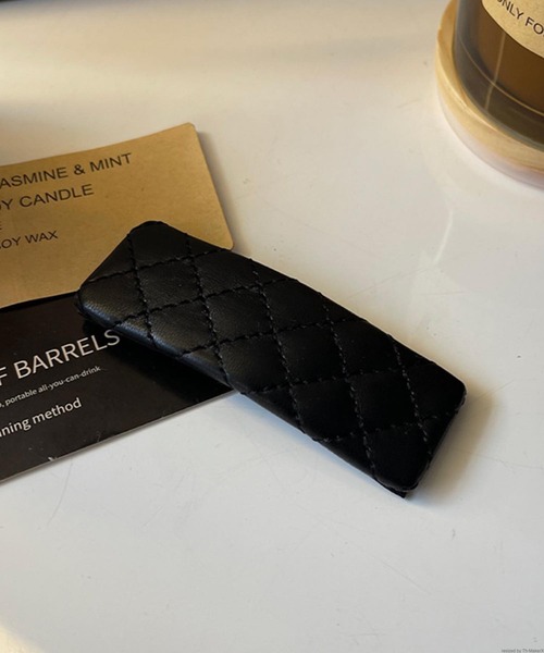 TONE SELECT GOODS（トーンセレクトグッズ）の「pur chouchou/合成皮革キルティングヘアピン P4105（ヘアピン・レディース・ブラック/ベージュ・FREE）」の4枚目の写真