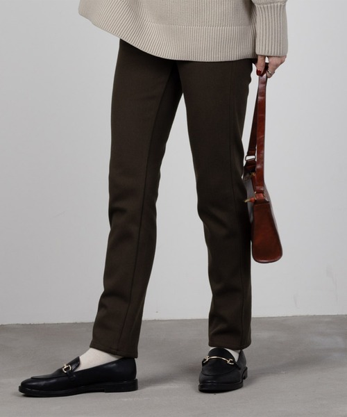 NAVY(ネイビー)の「NAVY あったか 裏起毛 スキニーパンツ(その他パンツ・レディース・ダークインディゴブルー/ブラック/カーキ/ベージュ系その他/ワンウォッシュ・M/S/XL/L)」の4枚目の写真