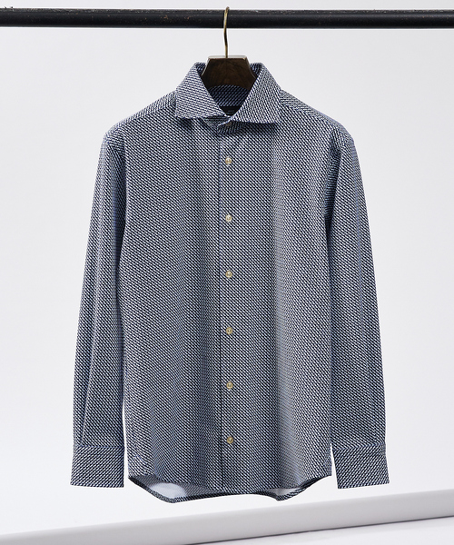 ABAHOUSE（アバハウス）の「【FLEX SHIRTS / Dry Moment使用】シャークスキン柄 長袖シャツ（シャツ/ブラウス・メンズ・ダークネイビー/オフホワイト・44/50/46/48）」の2枚目の写真