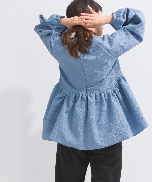 terrace(テラス)の「フクレジャガードぺプラムブラウス(シャツ/ブラウス・レディース・ベージュ/サックスブルー/ブラック/オフホワイト・MEDIUM)」の6枚目の写真