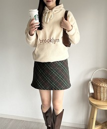 Silly（シリー）の「【一枚でゆるっと秋冬コーデ】刺繍ロゴボアフーディ―（パーカー）」