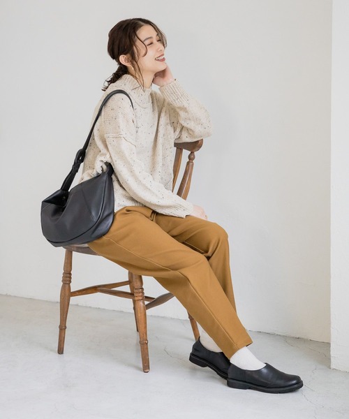 studio CLIP（スタディオクリップ）の「合皮クロワッサンバッグ（ショルダーバッグ・レディース・ブラック/ライトベージュ/モカ・FREE）」の9枚目の写真