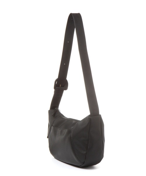 studio CLIP（スタディオクリップ）の「合皮クロワッサンバッグ（ショルダーバッグ・レディース・ブラック/ライトベージュ/モカ・FREE）」の17枚目の写真