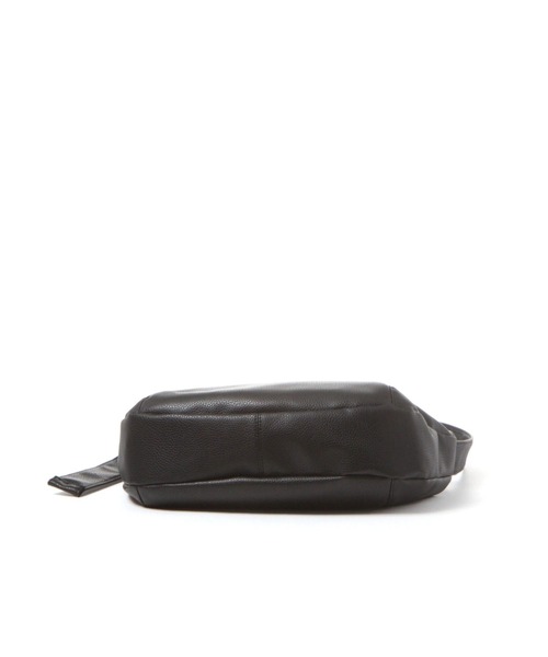 studio CLIP（スタディオクリップ）の「合皮クロワッサンバッグ（ショルダーバッグ・レディース・ブラック/ライトベージュ/モカ・FREE）」の19枚目の写真