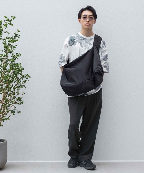 LOWRYS FARM(ローリーズファーム)の「フラワープリントTSS 106588(Tシャツ/カットソー・メンズ・ホワイト/ブラック/グレー・MEDIUM/LARGE)」の6枚目の写真