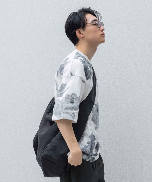 LOWRYS FARM(ローリーズファーム)の「フラワープリントTSS 106588(Tシャツ/カットソー・メンズ・ホワイト/ブラック/グレー・MEDIUM/LARGE)」の9枚目の写真