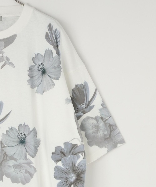 LOWRYS FARM(ローリーズファーム)の「フラワープリントTSS 106588(Tシャツ/カットソー・メンズ・ホワイト/ブラック/グレー・MEDIUM/LARGE)」の14枚目の写真