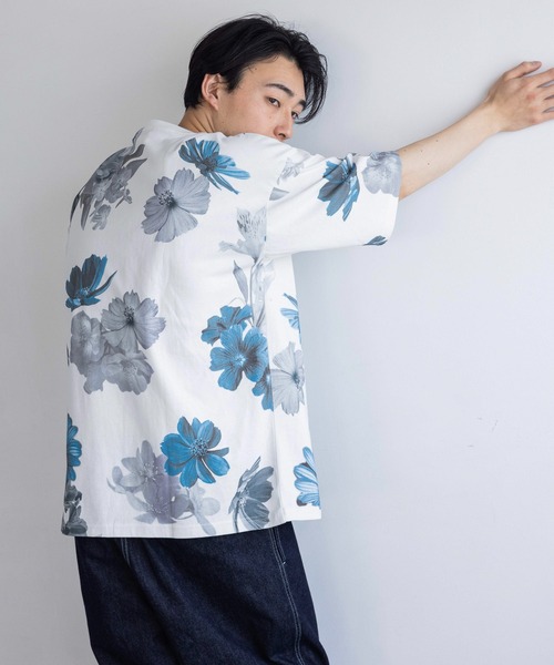 LOWRYS FARM(ローリーズファーム)の「フラワープリントTSS 106588(Tシャツ/カットソー・メンズ・ホワイト/ブラック/グレー・MEDIUM/LARGE)」の22枚目の写真