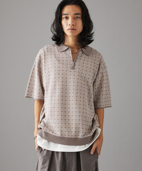 JOURNAL STANDARD（ジャーナルスタンダード）の「レトロモダンパターン ハーフジップニット（ポロシャツ・メンズ・ライトグレー/ブラック/ブルー系その他・MEDIUM/LARGE）」の2枚目の写真