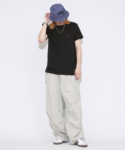 TOMMY HILFIGER(トミーヒルフィガー)の「TOMMY HILFIGER / トミー ヒルフィガー CORE STRETCH SLIM C NECK TEE ストレッチ ロゴ 半袖 Tシャツ(Tシャツ/カットソー・メンズ・ホワイト/ネイビー/ブラック・MEDIUM/LARGE/X-LARGE)」の4枚目の写真