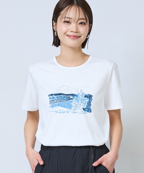 L.L.Bean(エルエルビーン)の「ピマ・コットン・クルーネック・グラフィック・ティ 米国フィット・レギュラー(Tシャツ/カットソー・レディース・ホワイト系/ネイビー系/イエロー系/イエロー系1/ホワイト/グリーン/ダークネイビー/グリーン系/ネイビー系1/ライトグリーン系1/ライトイエロー系/ライトイエロー系1/ネイビー系2/ライトグリーン系/ホワイト系2/ホワイト系1/ホワイト系4/ホワイト系3/スモーキーグリーン系1/ネイビー系3/ブラック/スモーキーグリーン系/ブラック系/ネイビー系4・X-SMALL/SMALL/MEDIUM/LARGE/X-LARGE)」の4枚目の写真