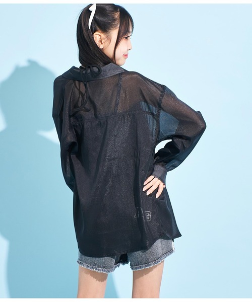 ANAP GiRL(アナップガール)の「ラメシアーオーバーシャツ(シャツ/ブラウス・キッズ・ホワイト/ブラック/サックスブルー・XS/S/M)」の13枚目の写真