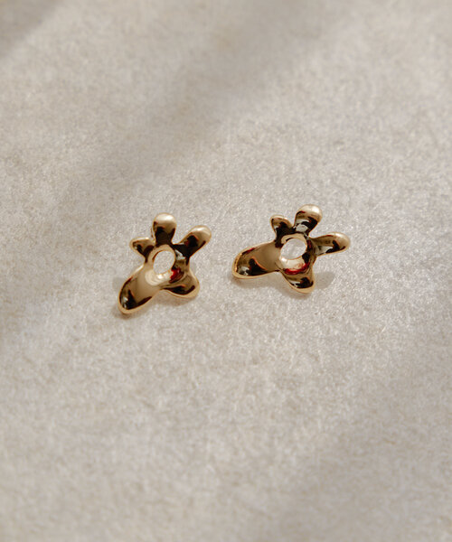 Kastane（カスタネ）の「【fiw.】フラワーモチーフピアス（ピアス（両耳用）・レディース・シルバー/ゴールド・FREE）」の3枚目の写真