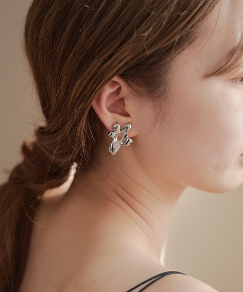 Kastane（カスタネ）の「【fiw.】フラワーモチーフピアス（ピアス（両耳用）・レディース・シルバー/ゴールド・FREE）」の5枚目の写真