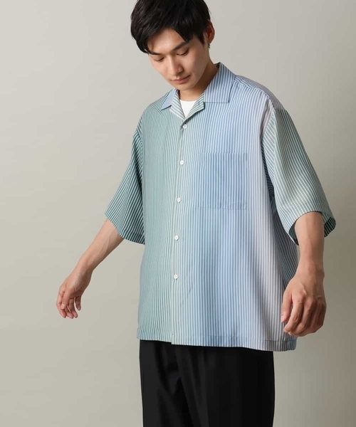 a.v.v（アーヴェヴェ）の「【接触冷感】グラデーションストライプオープンカラーシャツ（シャツ/ブラウス・メンズ・チャコールグレー/ダークインディゴブルー・46/48）」の2枚目の写真