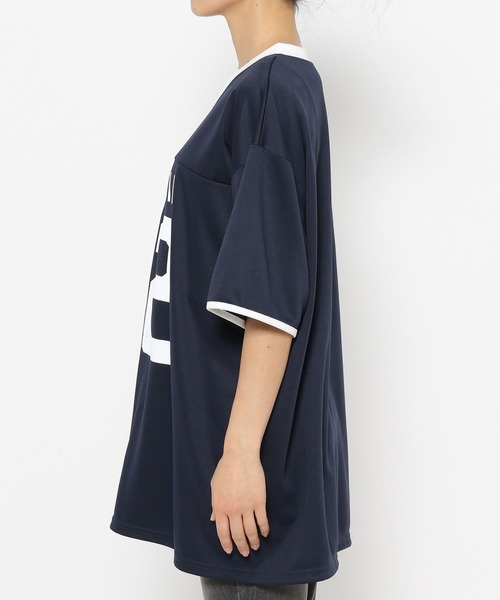 FOREVER 21（フォーエバー トゥエンティーワン）の「【2024FW】ナンバーロゴTシャツ2（Tシャツ/カットソー・レディース・オフホワイト/レッド/ネイビー・FREE）」の12枚目の写真