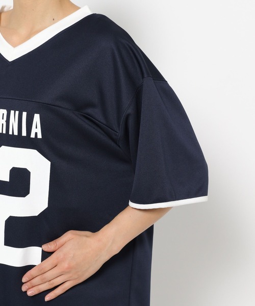 FOREVER 21（フォーエバー トゥエンティーワン）の「【2024FW】ナンバーロゴTシャツ2（Tシャツ/カットソー・レディース・オフホワイト/レッド/ネイビー・FREE）」の15枚目の写真