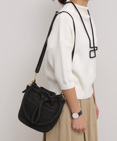 Beau're（ヴュレ）の「【Beau're】スエードミニ巾着バッグ/B-12249（ショルダーバッグ・レディース・アイボリー/ブラック・FREE）」の2枚目の写真